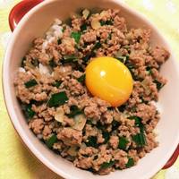 基本からアレンジまで！思わずつくりたくなる「ひき肉 ニラ スタミナ丼」のレシピ集 | クックパッド