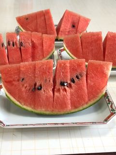 小玉スイカの切り方〜基本(o˘◡˘o)♡-レシピのメイン写真