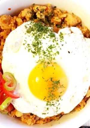 簡単♪お豆腐とひき肉のスタミナそぼろ丼♡-レシピのメイン写真