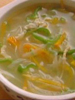 鳥皮と細切り野菜のスープ-レシピのメイン写真
