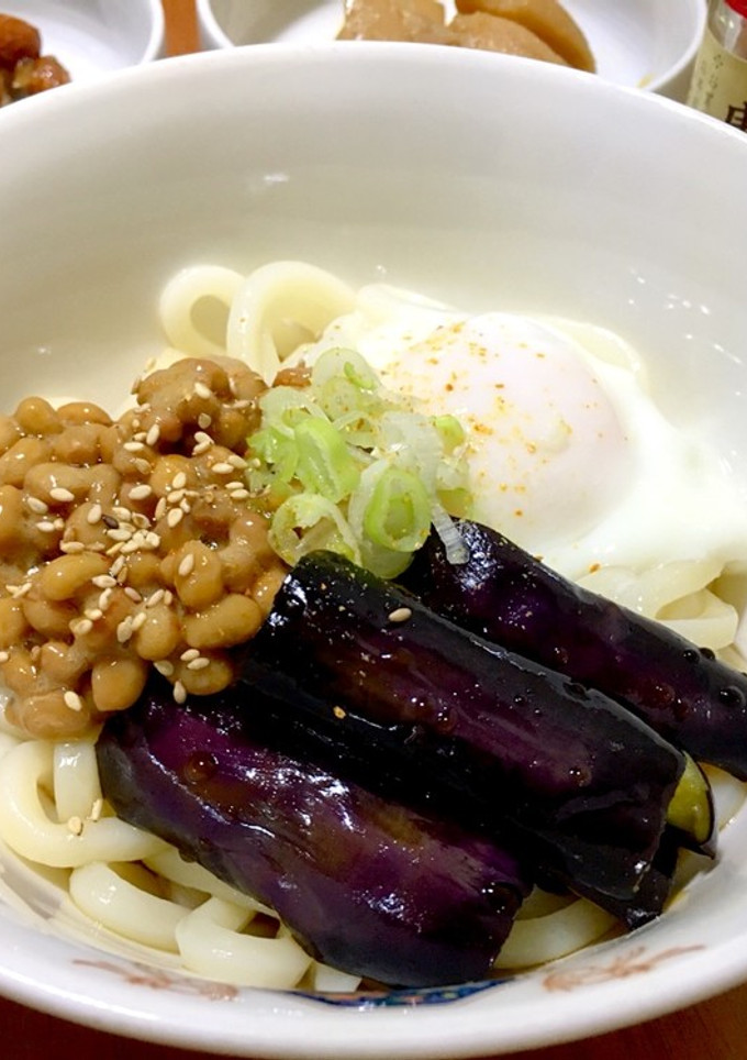 揚げナスと納豆と温玉ぶっかけ冷やしうどん-レシピのメイン写真