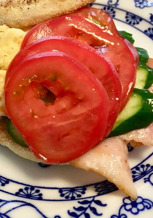 夏野菜とベーコンとオムレツのサンドイッチ-レシピのメイン写真