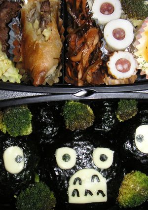 キャラ弁 ♡ 真っ黒くろすけ＆トトロ-レシピのメイン写真