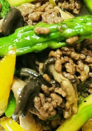 簡単☆旨辛〜♪アスパラ挽き肉炒め-レシピのメイン写真
