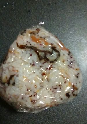 梅干し&塩昆布&ゆかり&鰹節おにぎり旨い-レシピのメイン写真