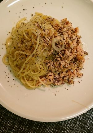 鮭とゆかりの混ぜ混ぜ玉ねぎパスタ-レシピのメイン写真