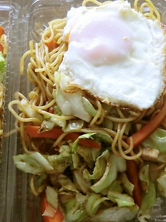 夏休み、目玉のっけ焼そばをお子様と~-レシピのメイン写真