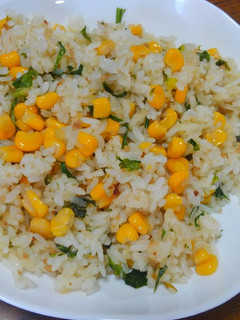 セロリの葉とコーンとひき肉のチャーハン-レシピのメイン写真