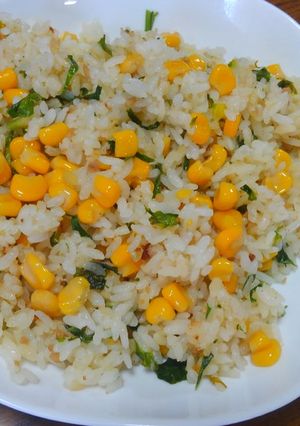 セロリの葉とコーンとひき肉のチャーハン-レシピのメイン写真