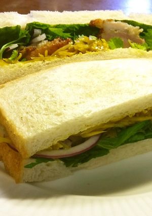 鶏唐揚げとパクチーのサンドイッチ-レシピのメイン写真