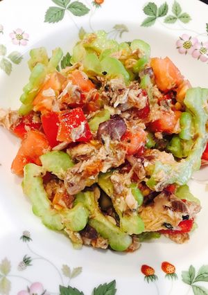 ゴーヤとトマトと鯖缶のサラダ(2人分)-レシピのメイン写真
