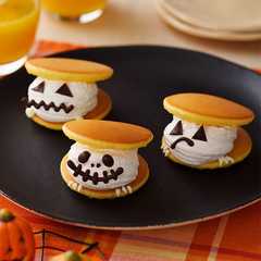 รูปของ ホイップマリーム®でハロウィンパンケーキ