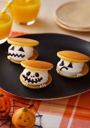 ホイップマリーム®でハロウィンパンケーキ-レシピのメイン写真