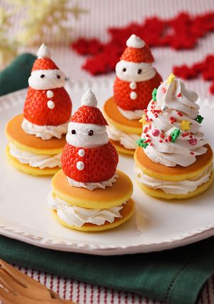 ホイップ「マリーム®」でサンタパンケーキ-レシピのメイン写真