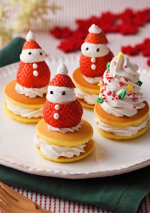 ホイップ「マリーム®」でサンタパンケーキ-レシピのメイン写真
