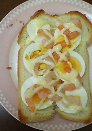 マヨがおいしい♪ゆで卵とエビのトースト♪-レシピのメイン写真