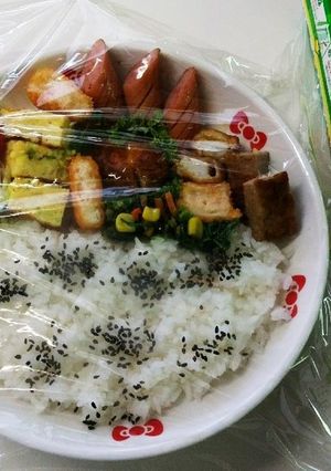 家で食べる弁当は《皿》に盛ってラップ！-レシピのメイン写真