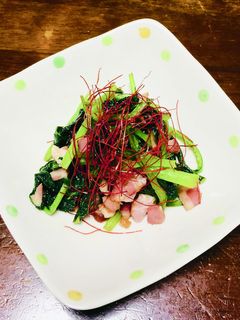 あるもんで。小松菜ベーコンにんにく炒め-レシピのメイン写真