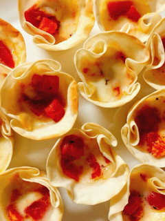 餃子の皮とマフィンの型で焼きカプレーゼ-レシピのメイン写真