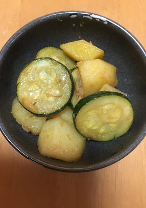 ズッキーニとじゃがいもの塩麹炒め♪-レシピのメイン写真