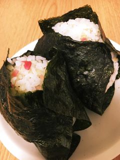 梅干の汁漬けミョウガのおにぎり-レシピのメイン写真