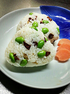 枝豆と干し梅のおにぎり❣-レシピのメイン写真