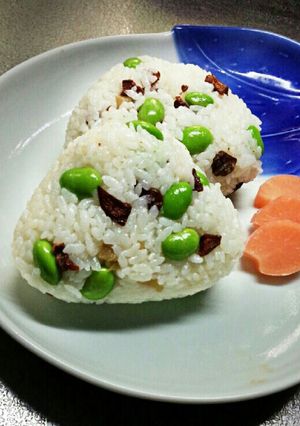 枝豆と干し梅のおにぎり❣-レシピのメイン写真