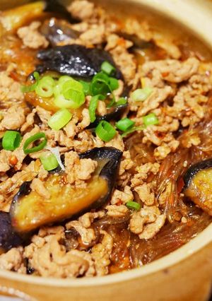 ご飯が進む♪ナスと挽肉のピリ辛春雨鍋-レシピのメイン写真