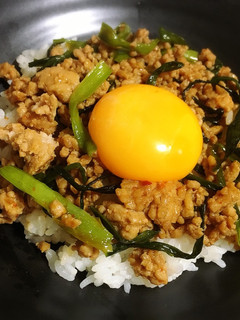 ニラと豚ひき肉のピリ辛丼-レシピのメイン写真