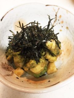 アボカドと山芋のわさび醤油和え-レシピのメイン写真
