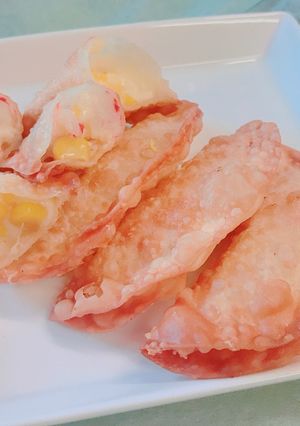 カニカマとコーン缶☆餃子皮でチーズ揚げ-レシピのメイン写真