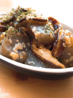 こんにゃくとしいたけの塩麹バター炒め-レシピのメイン写真