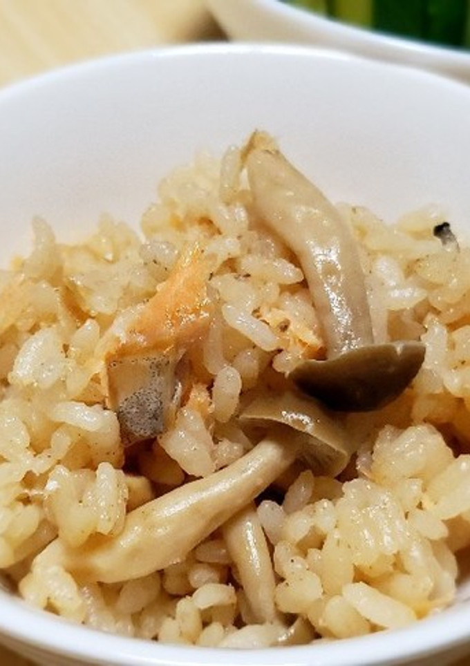 入れるだけ！しめじと鮭の炊き込みご飯-レシピのメイン写真
