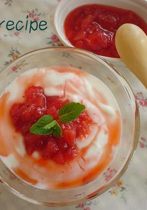 手作りいちごソースがたっぷりヨーグルト!-レシピのメイン写真