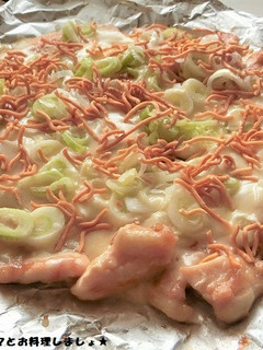 簡単★ベビースターとたっぷり葱の鶏肉ピザ-レシピのメイン写真
