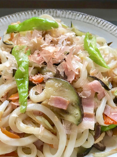 白だしでパパッと簡単!夏野菜で焼うどん♡-レシピのメイン写真