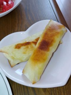 簡単デザート揚げない春巻き!桃とクリチ-レシピのメイン写真