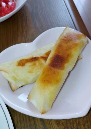 簡単デザート揚げない春巻き！桃とクリチ-レシピのメイン写真