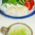 鶏胸肉のサラダとレタスのスープ