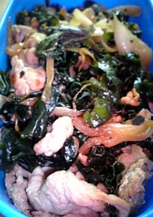 豚肉とタマネギのワカメ炒めシソ風味-レシピのメイン写真