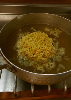 最速のカップ麺の鍋ラーメン-レシピのメイン写真