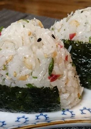 梅ゴマむすび×SHiBORO-レシピのメイン写真