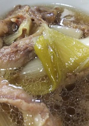 簡単美味・牛すじと蒟蒻と長葱の煮込み-レシピのメイン写真