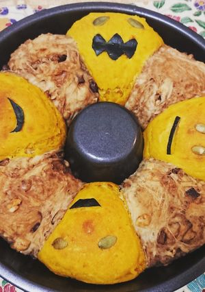 ハロウィンにかぼちゃとシリアルちぎりパン-レシピのメイン写真