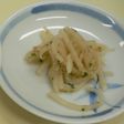 鮭中骨缶と大根のサラダ