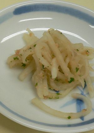 鮭中骨缶と大根のサラダ-レシピのメイン写真