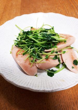 魚肉ソーセージと豆苗のサッと炒め-レシピのメイン写真