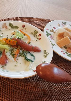 パン耳も消費☆お手軽！牛乳コンソメスープ-レシピのメイン写真