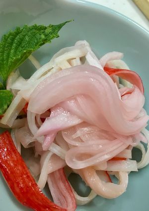 酢漬け玉ねぎとカニカマの和え物-レシピのメイン写真