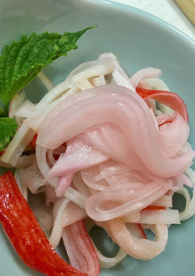 酢漬け玉ねぎとカニカマの和え物-レシピのメイン写真